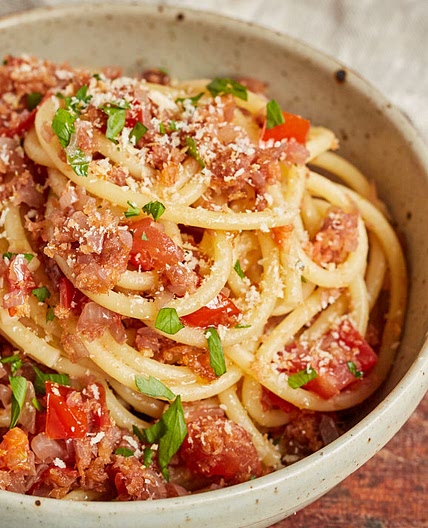 Pasta mollicata – bucatini with anchovies and breadcrumbs