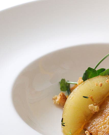 Pumpkin velouté with chicken wings, apples and almonds