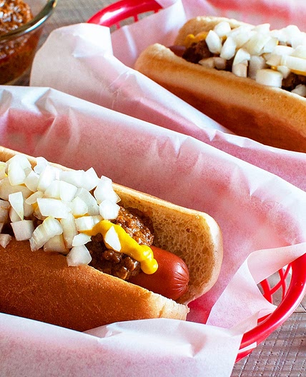 American Coney Island Chili Dogs (Detroit Coney Island Sauce)