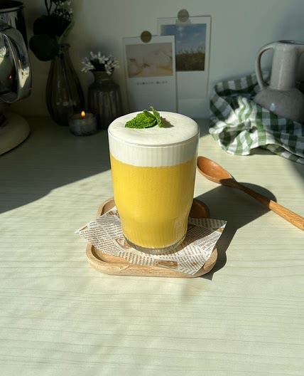 Mango & coconut smoothie