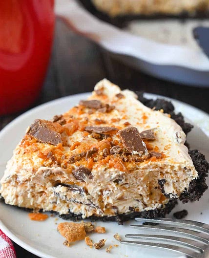 No-Bake Butterfinger Pie