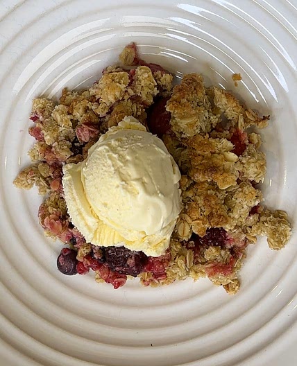 Easy Mixed Berry Crumble