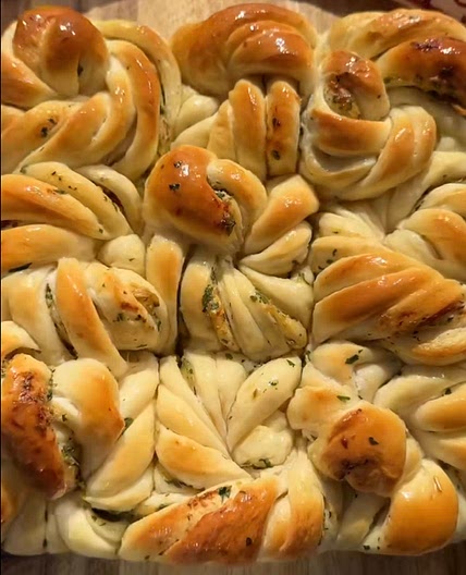 garlic twist buns