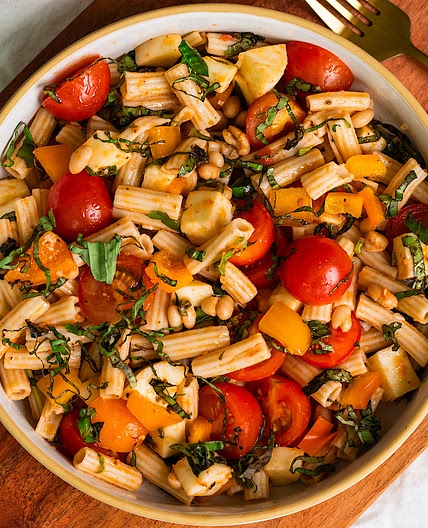 Pizza Pasta Salad with White Beans (vegetarian)