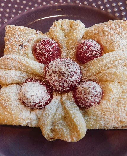 Puff pastry Present 