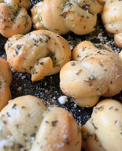 Easy Pizza dough Garlic Parmesan knots