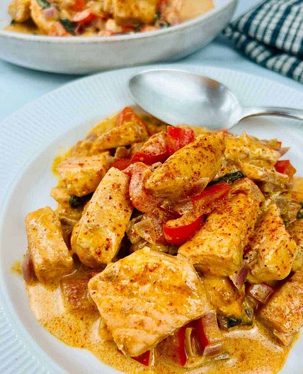 Pan-fried salmon with cream