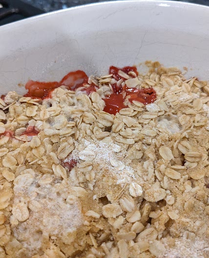 Strawberry Rhubarb Crumble