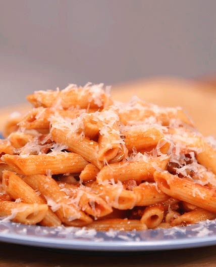 Penne Pasta With Tomato Sauce & Bacon