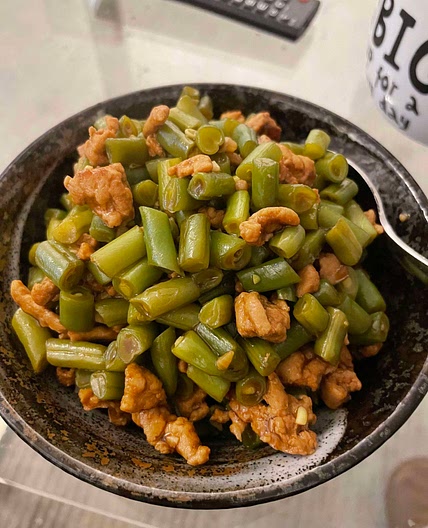 Mince & green beans on rice (肉末豆角盖饭)
