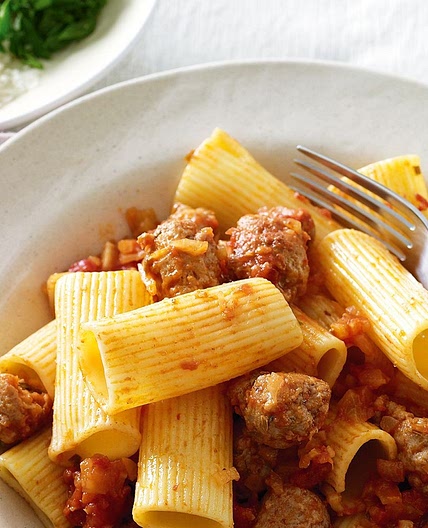 Rigatoni with a spicy sausage sauce