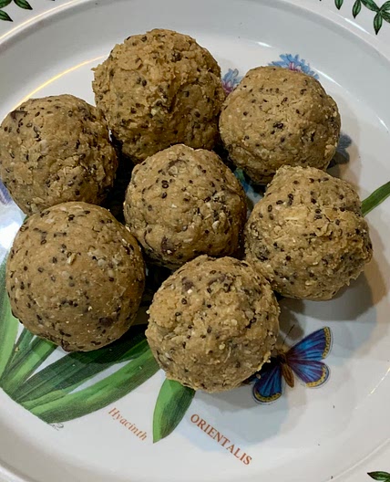 Peanut Butter Maple Protein Balls with Chia Seed (no-bake)