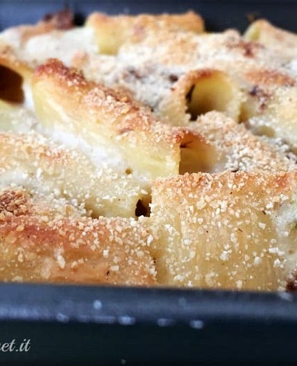 Pasta al forno con besciamella e porcini