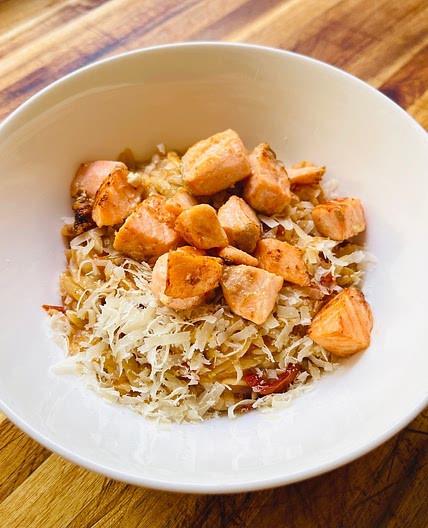 Delicious One-Pan Tomato Orzo with Grilled Salmon: A Flavorful a
