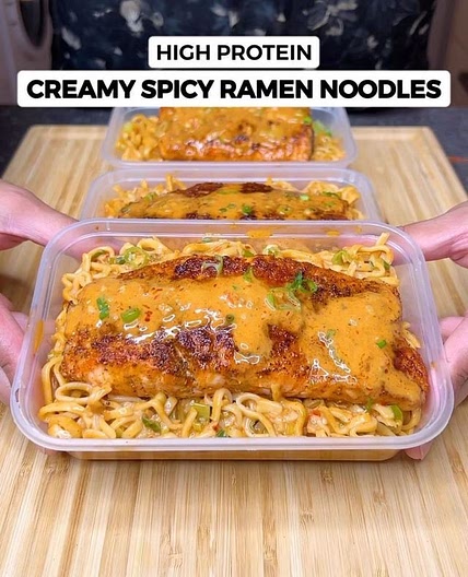 Creamy Spicy Ramen Noodles with Salmon