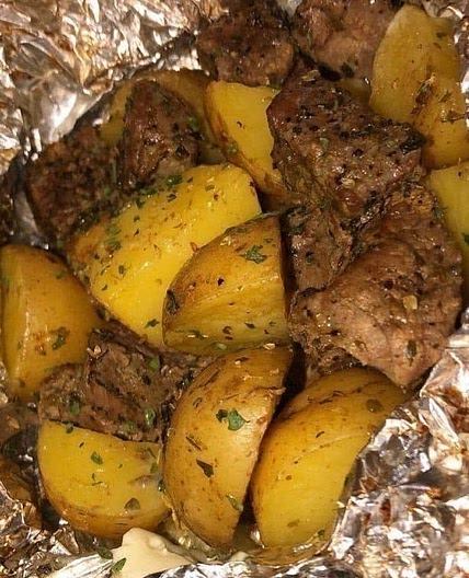 GARLIC STEAK AND POTATO FOIL PACKS
