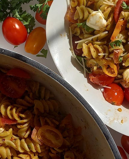 Tomato pesto pasta