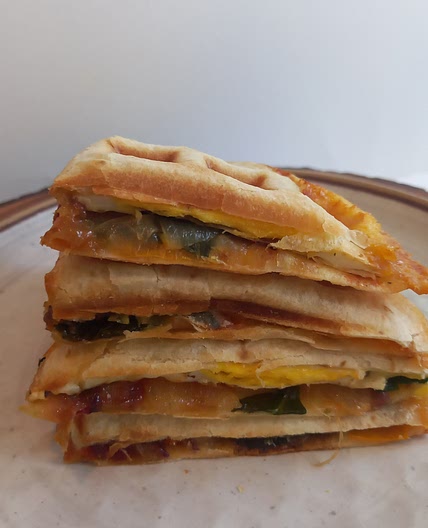 Tomato pesto egg sandwich