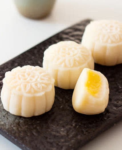 Snow Skin Mooncake with Custard Filling