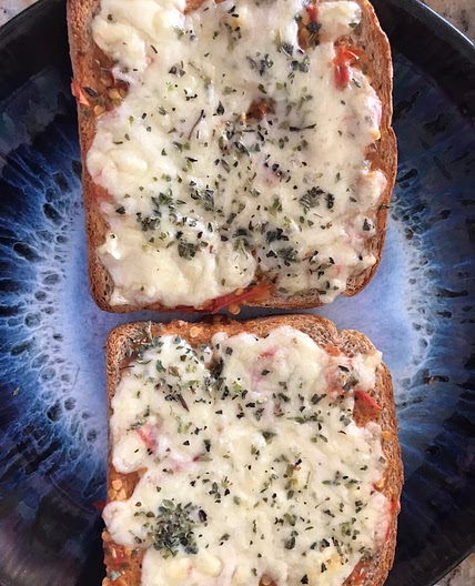 Easy healthy pizza toats