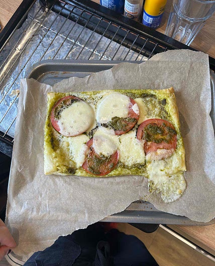 Pesto cheese and tomato slice 