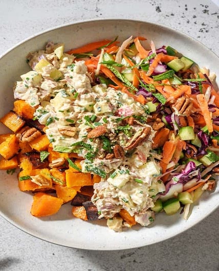 Gepofte zoete aardappel met frisse tonijnsalade