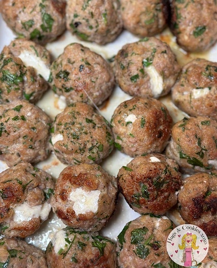 Spinach Garlic Meatballs Stuffed With Mozzarella