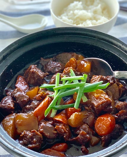 Cantonese Style Beef Brisket Stew萝卜牛腩煲luó bo niú nǎn bāo