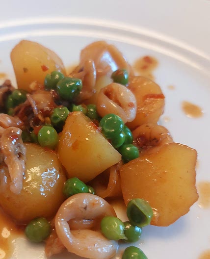 Cuttlefish with potatoes, peas and chili