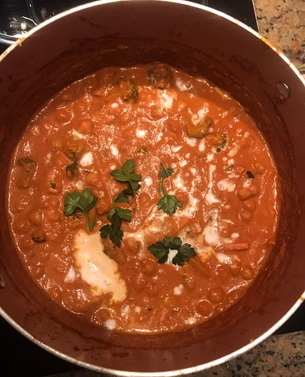 Creamy coconut chickpea curry (vegan 🌱)