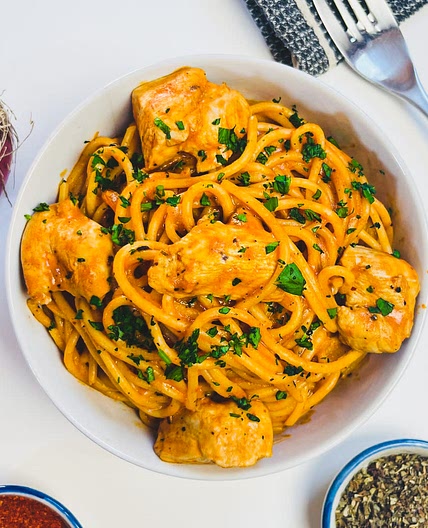 One Pot Pasta with chicken and tomato sauce