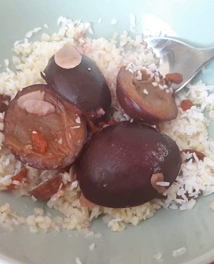 Jaglanka ze sliwkami i cynamonem