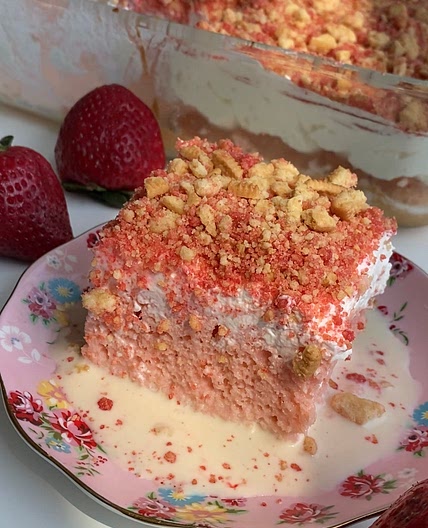 Strawberry Crunch Milk Cake