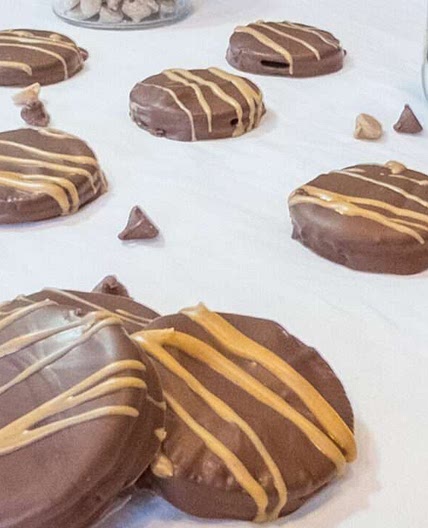 4 Ingredient Chocolate Peanut Butter Cookies (No Bake)