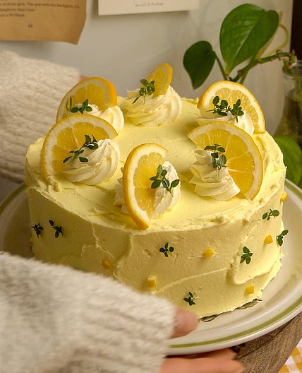 Lemon Cake w/ Lemon Curd and Mascarpone Whipped cream 🍋