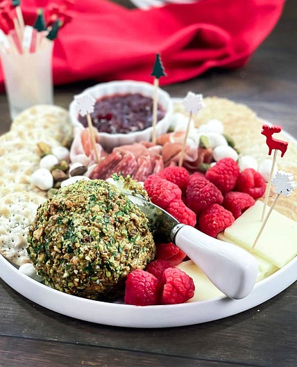 Christmas Charcuterie Board Recipe