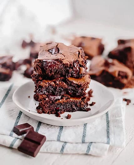 Healthy FUDGY PALEO BROWNIES