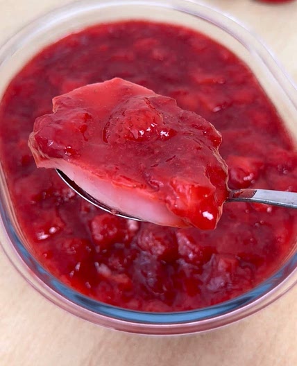 NO BAKE STRAWBERRY DESSERT