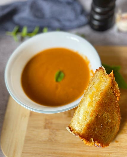 Creamy (no cream!) Roasted Tomato & Basil Soup