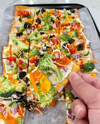 Cold veggie pizza 