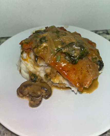 Chicken thigh with creamy garlic sauce