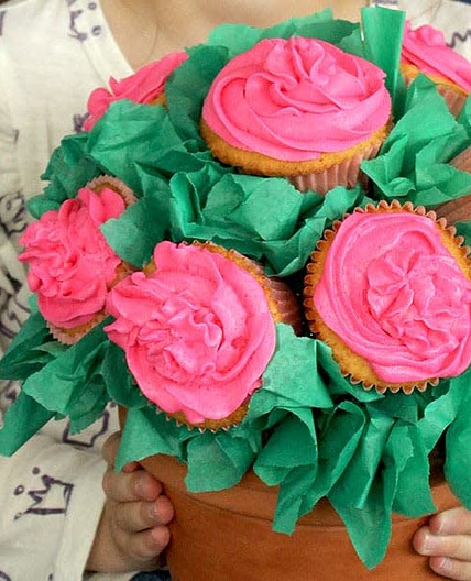 A Mother’s Day Cupcake Bouquet
