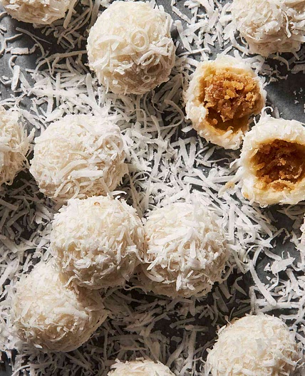 Khanom Tom (Coconut Balls)
