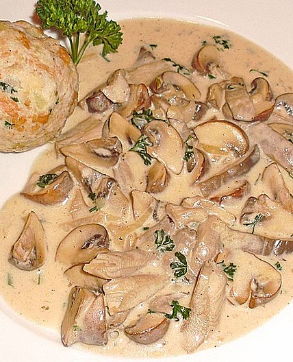 Pilzragout mit Semmelknödel