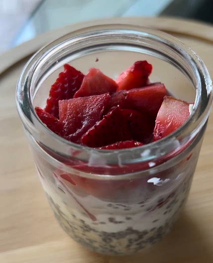 Strawberry Créme Overnight Oats