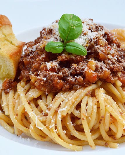 Spaghetti with Garlic Bread