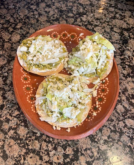 TOSTADAS DE TINGA VERDE