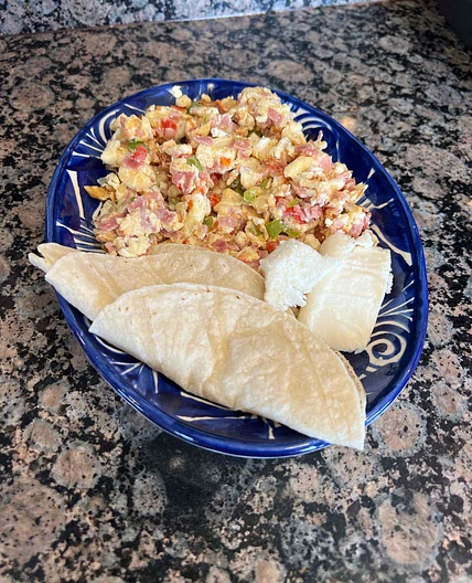 HUEVO Y JAMÓN A LA MEXICANA 