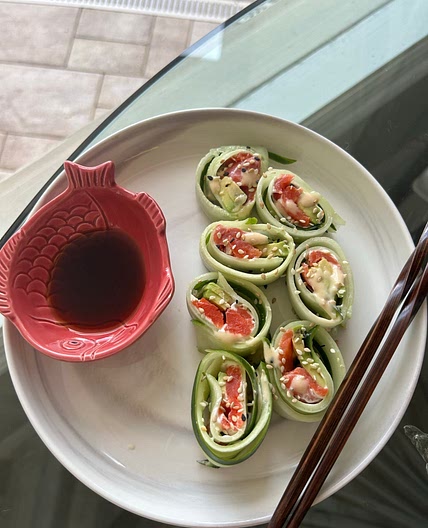 Cucumber Salmon Sushi Roll
