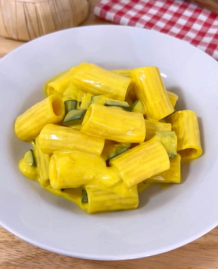 CREAMY SAFFRON ZUCCHINI PASTA